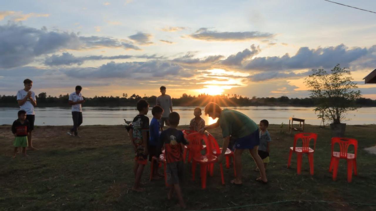Vera Sunset Homestay Local Experience With Lao Family Muang Khong Exterior photo