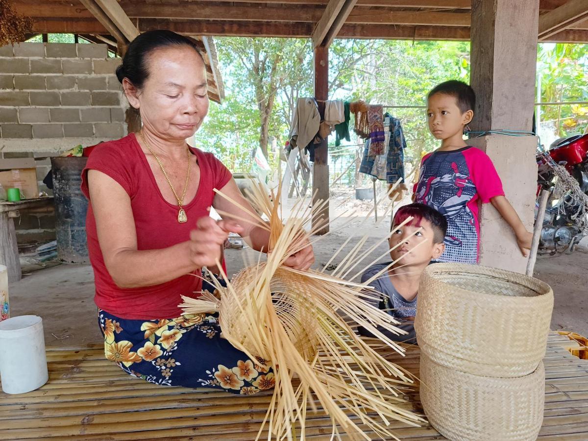 Vera Sunset Homestay Local Experience With Lao Family Muang Khong Exterior photo